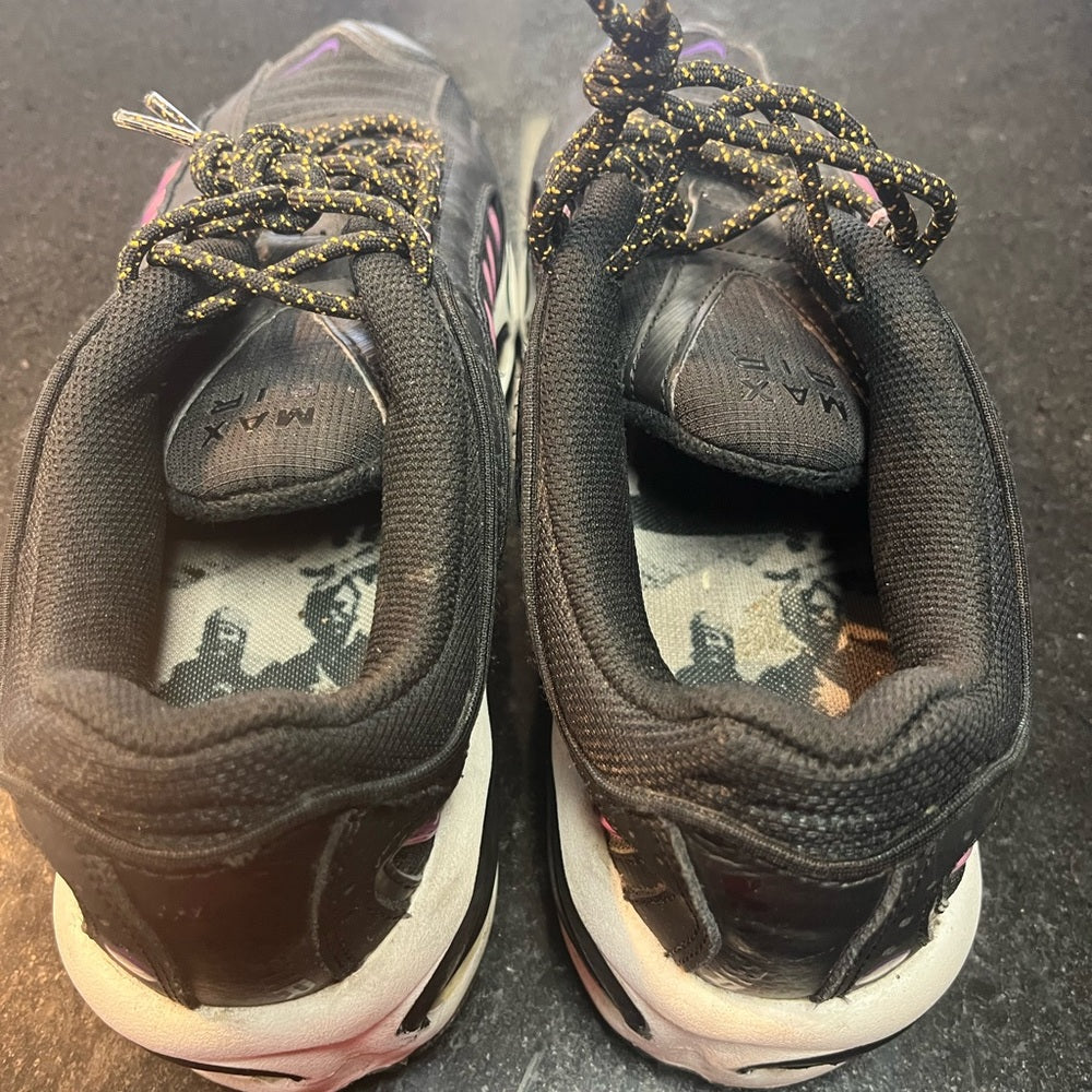 Nike tailwind sz 9 great condition no box included