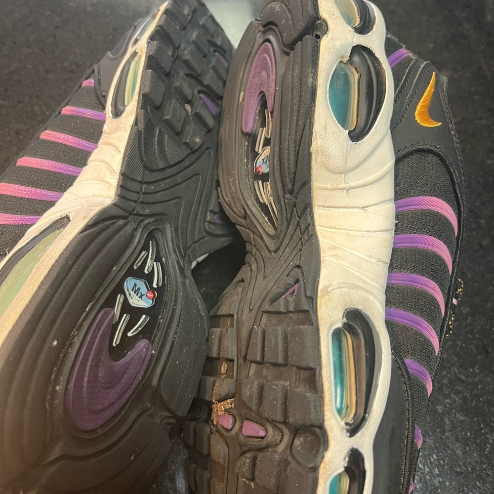 Nike tailwind sz 9 great condition no box included