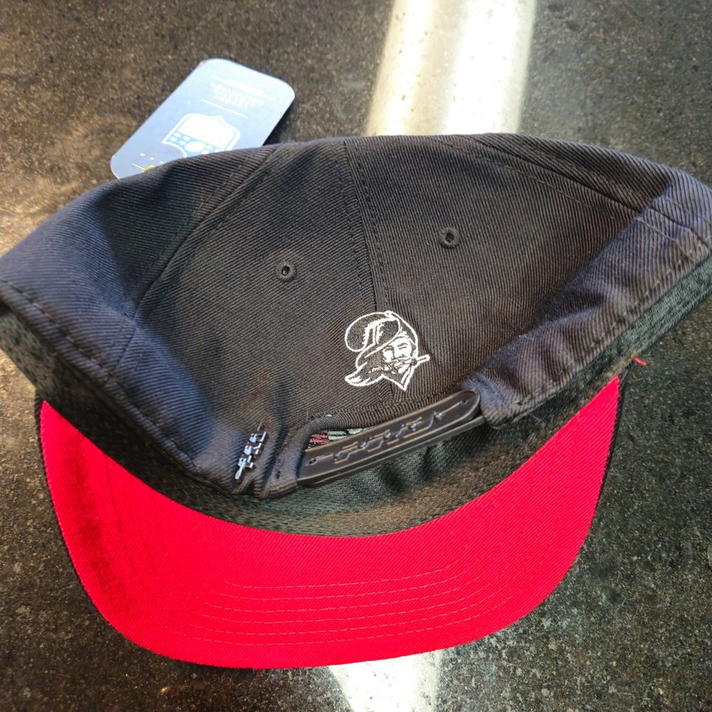 Tampa bay buccaneers SnapBack one size fits all