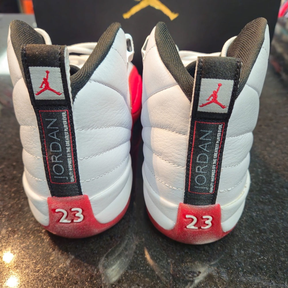 Sz 5.5y AIR JORDAN 12 RETRO 'CHERRY' 2023