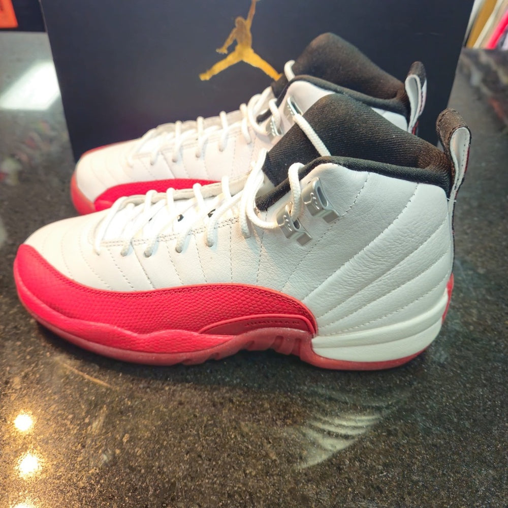 Sz 5.5y AIR JORDAN 12 RETRO 'CHERRY' 2023