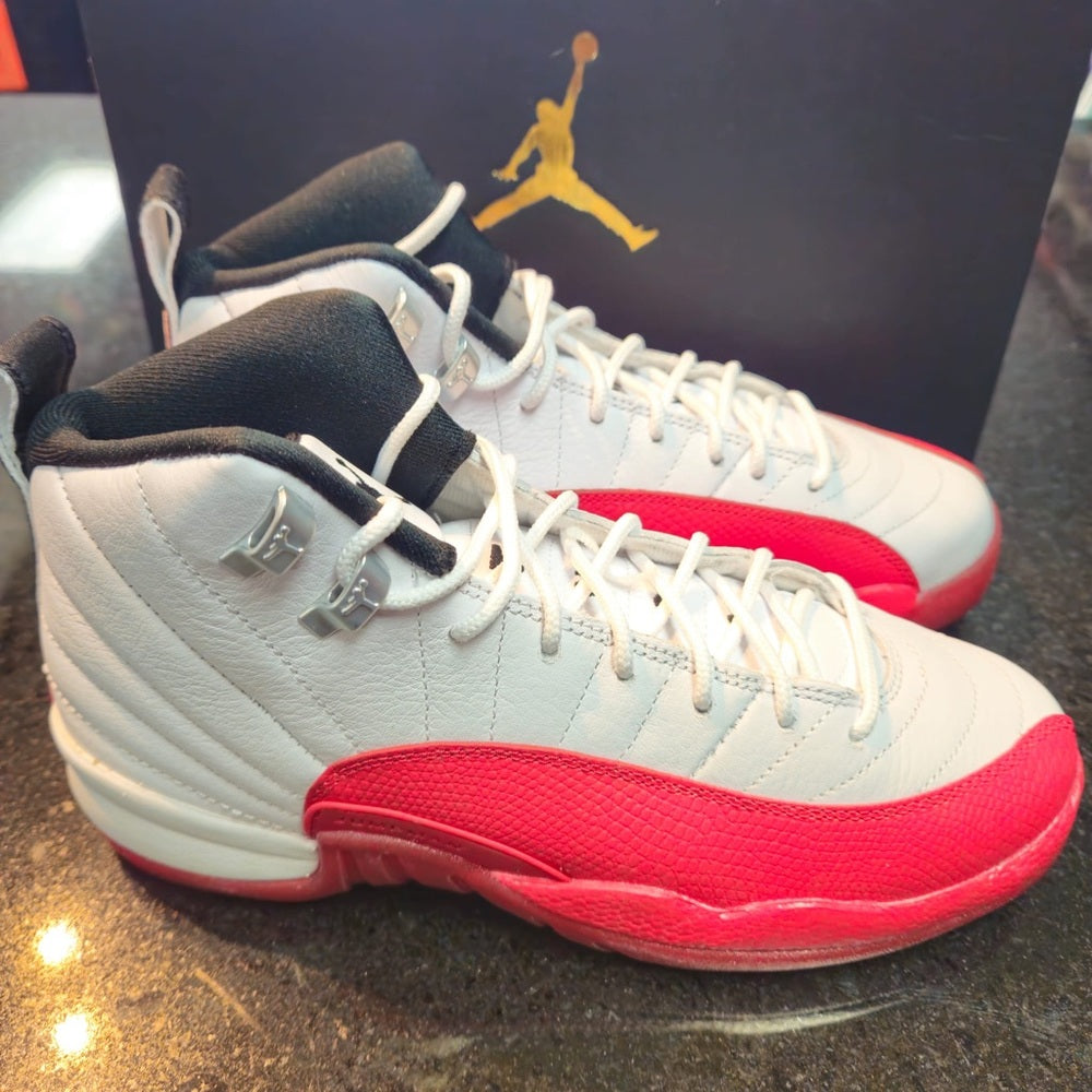 Sz 5.5y AIR JORDAN 12 RETRO 'CHERRY' 2023