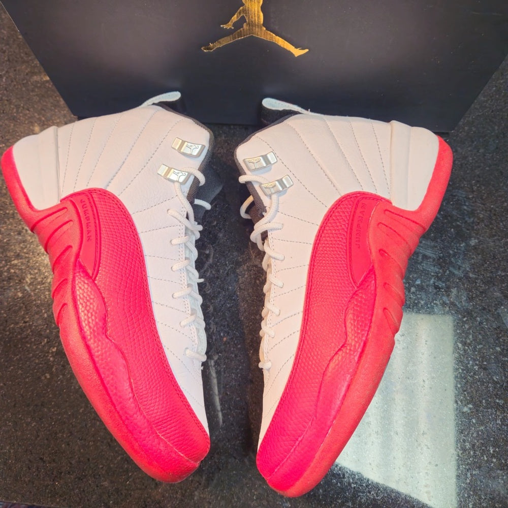 Sz 5.5y AIR JORDAN 12 RETRO 'CHERRY' 2023