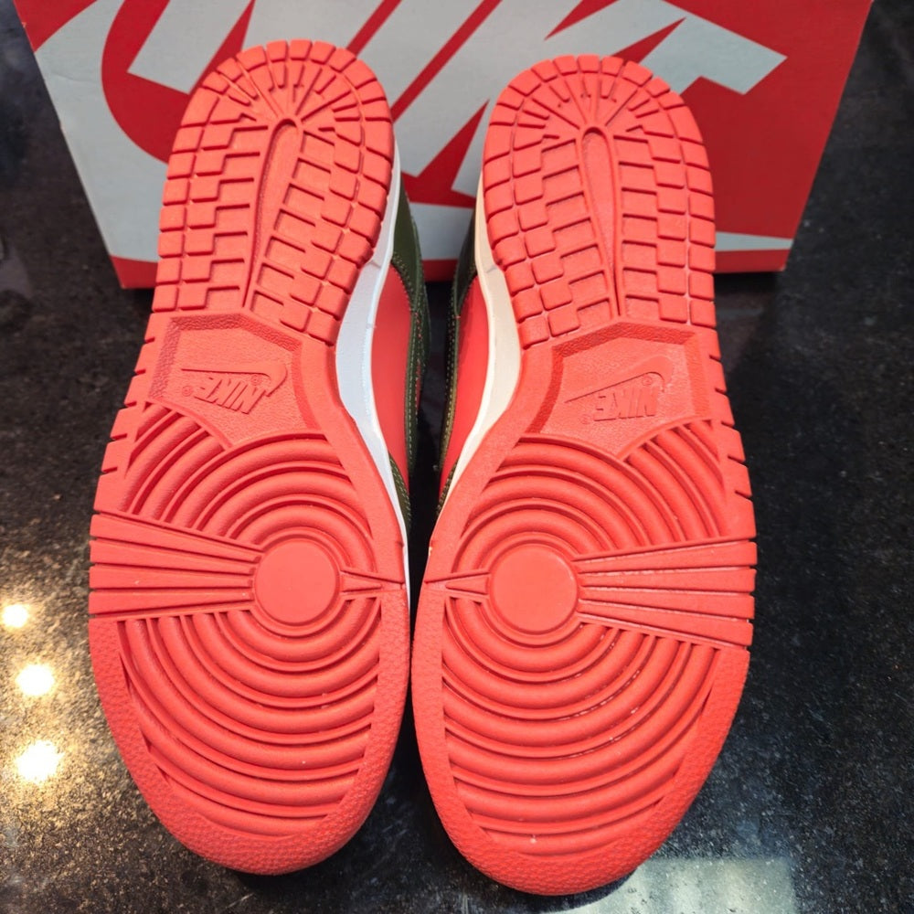 Sz 8 Mystic Red/Cargo Khaki/Mystic Red/White - DV0833 600