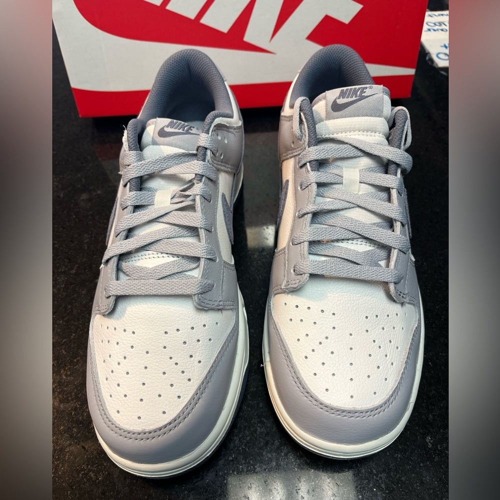 Sz 10 Nike Dunk Low SE
Light Carbon