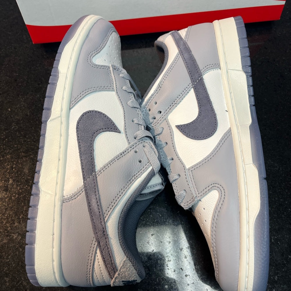 Sz 10 Nike Dunk Low SE
Light Carbon