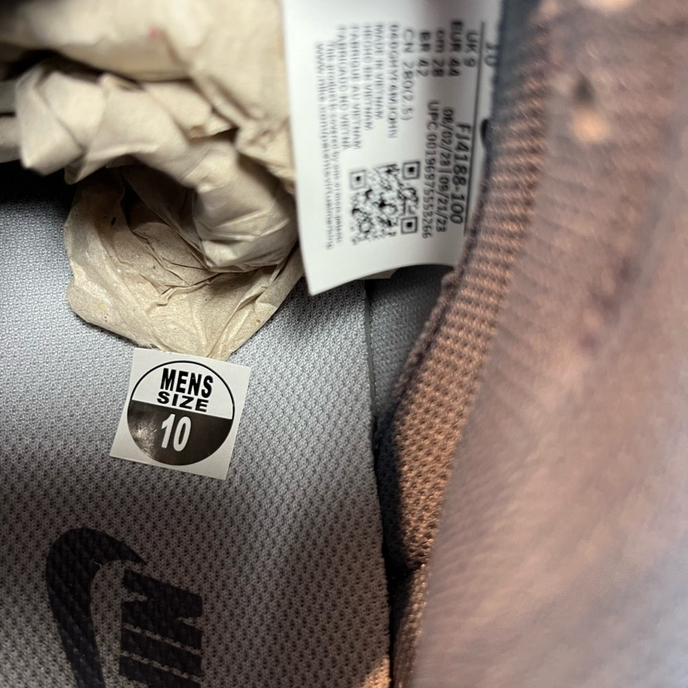 Sz 10 Nike Dunk Low SE
Light Carbon