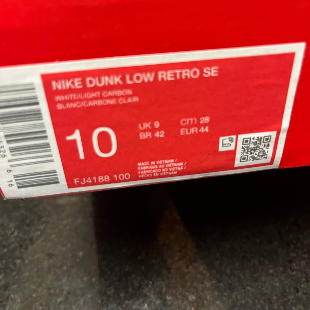 Sz 10 Nike Dunk Low SE
Light Carbon