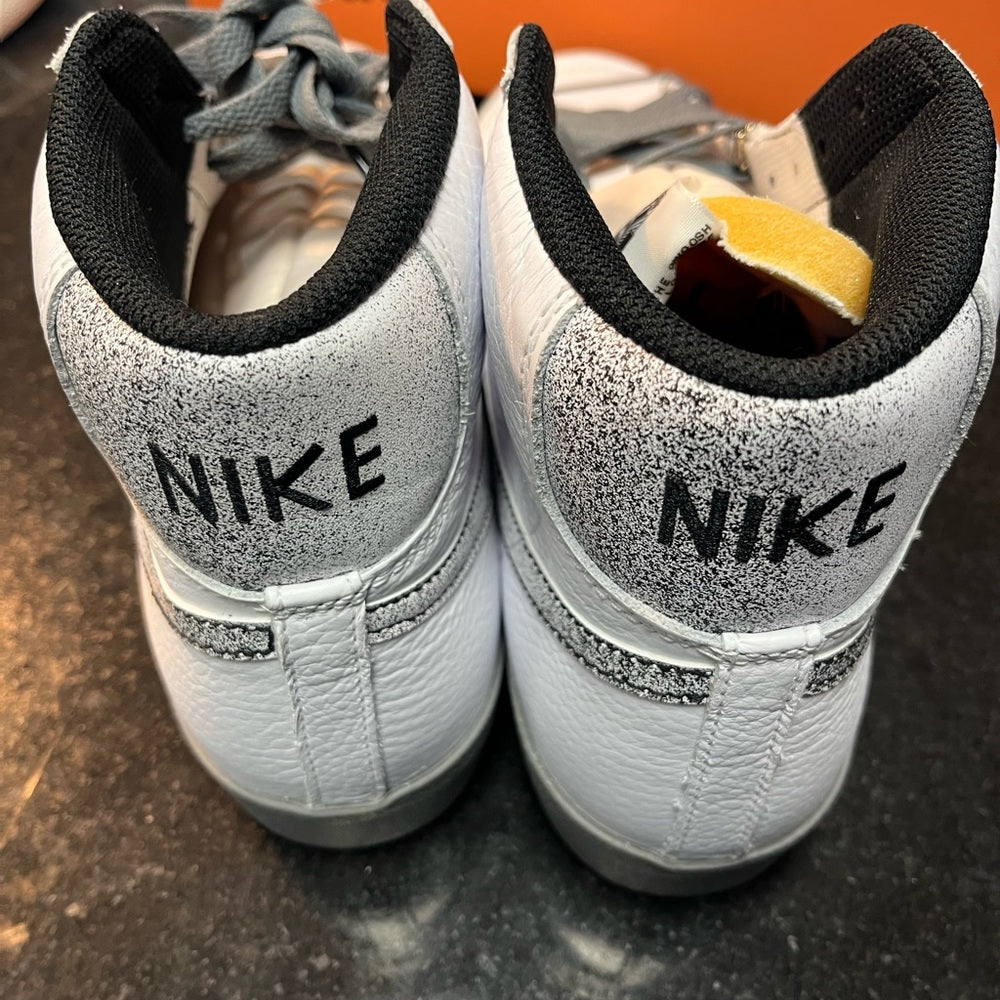 Sz 11 NIKE BLAZER MID '77 SE 50 YEARS OF HIP HOP CASUAL SHOES