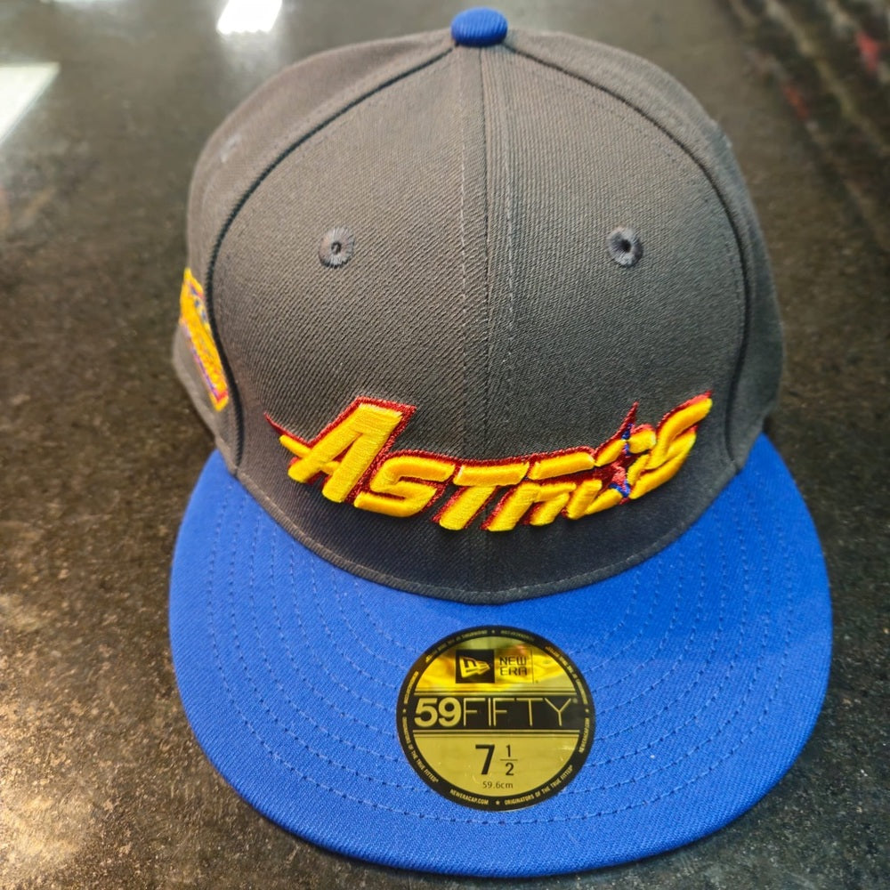 Sz 7 1/2 fitted cap Astro’s