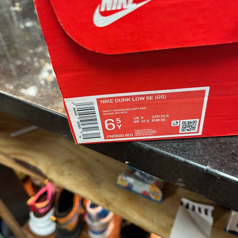 NIKE BIG KIDS DUNK LOW (SAFETY ORANGE / MED SOFT PINK-SAIL) sz 6.5 y