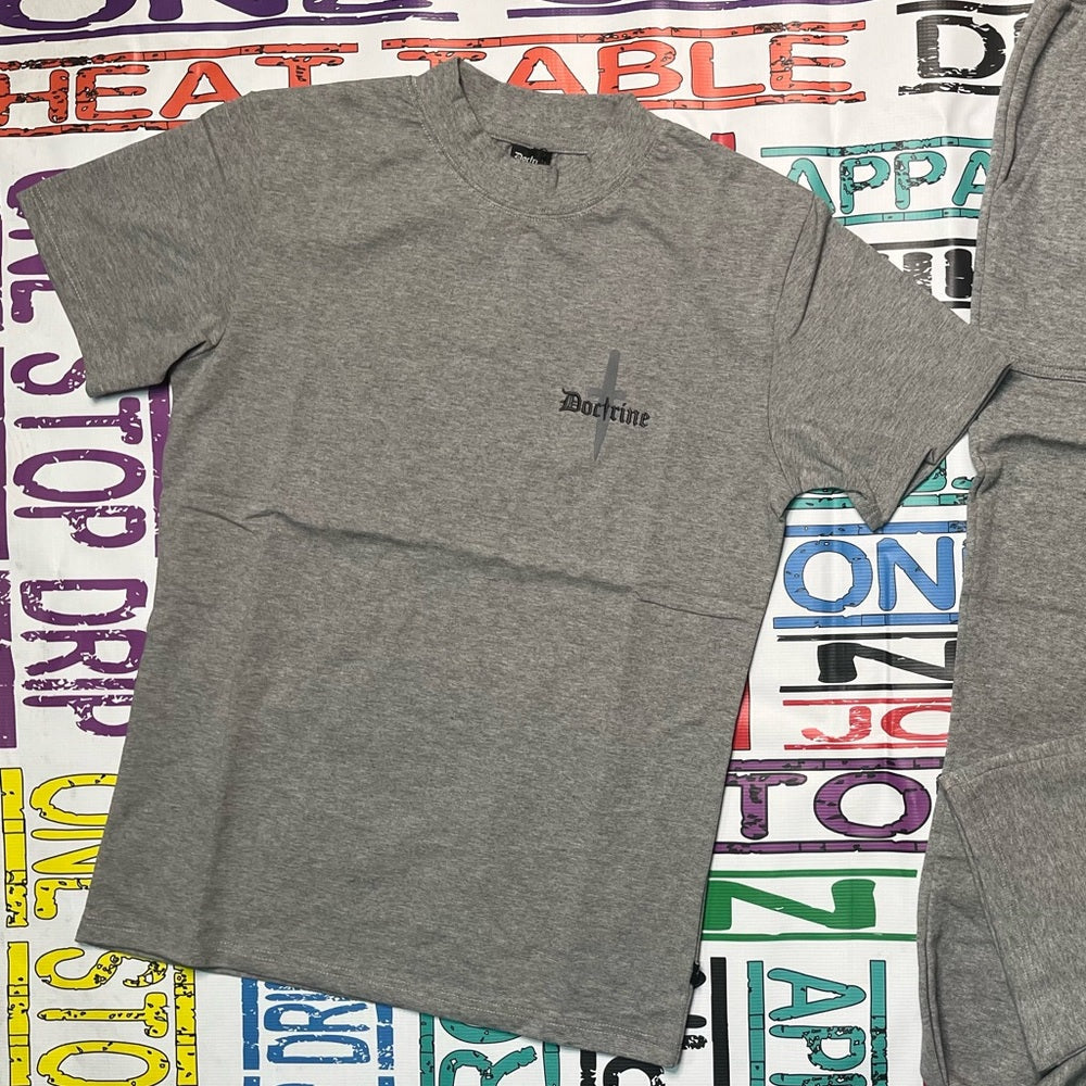 Doctrine logo tee Sz various gray