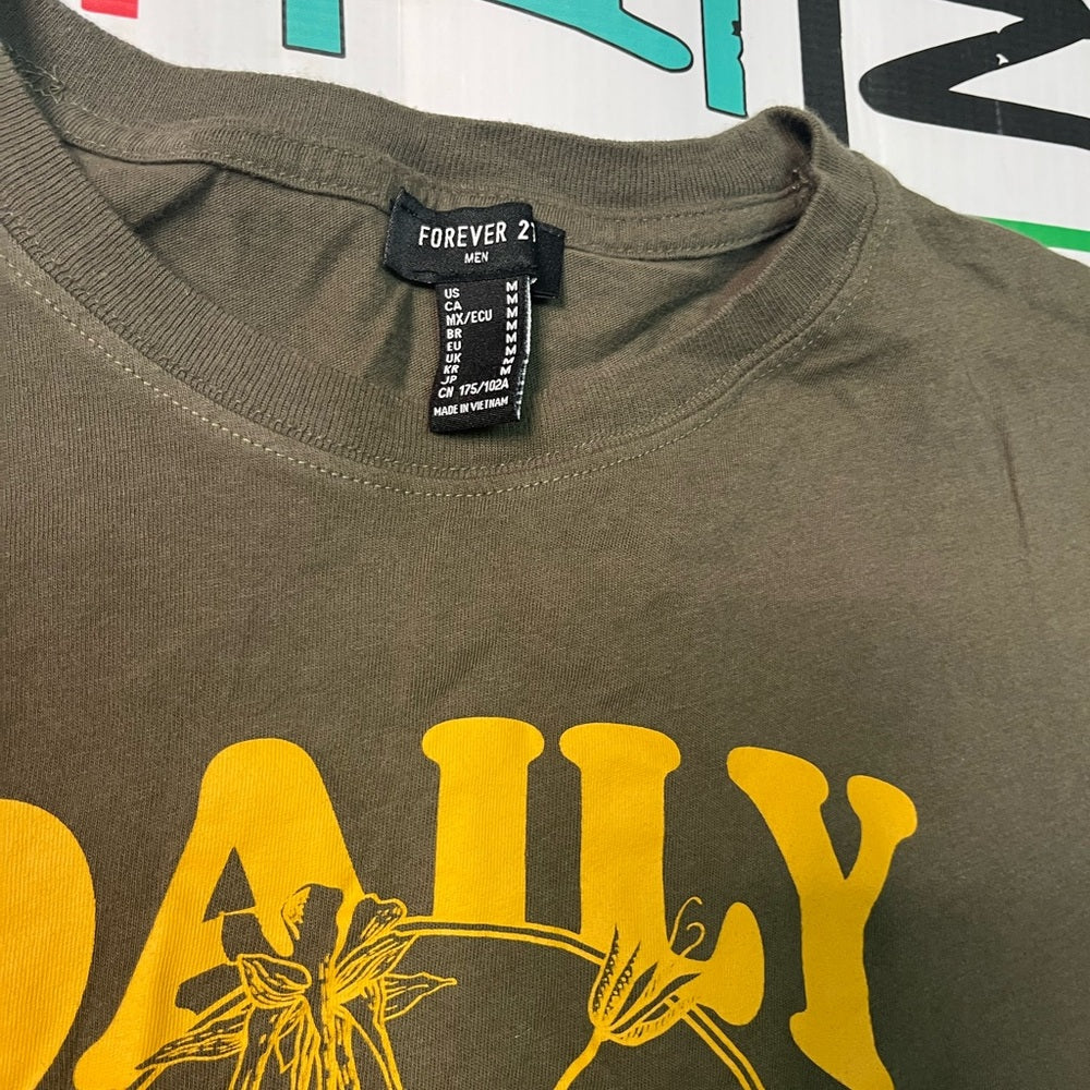 Sz medium graphic tee olive green