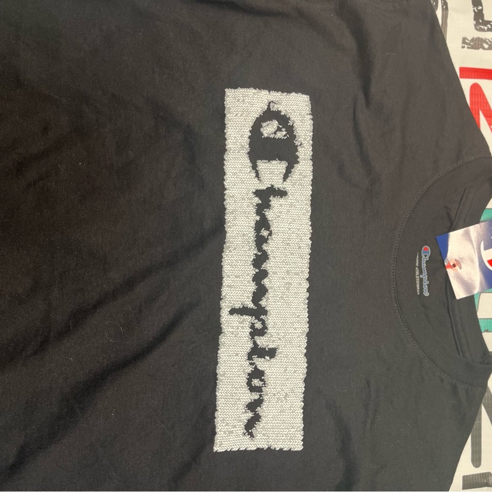 Sz medium women’s champion shirt black