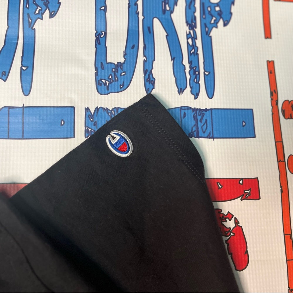 Sz medium women’s champion shirt black