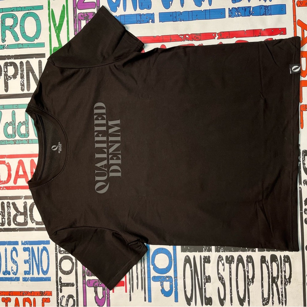 Qualified graphic Tee Sz various black hot pink