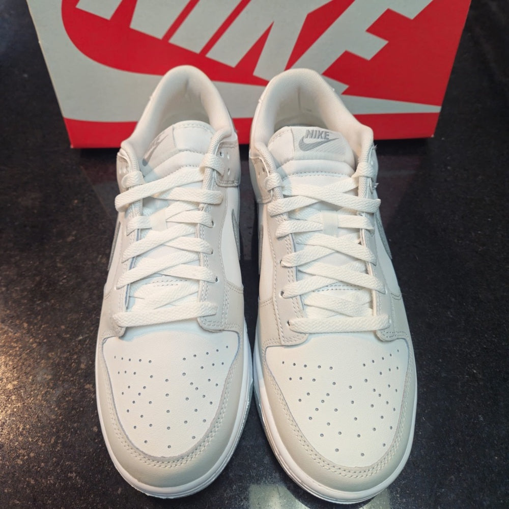 Summit White/Platinum Tint-White-Light Smoke Grey
Style Code: DV0831-106 sz 10