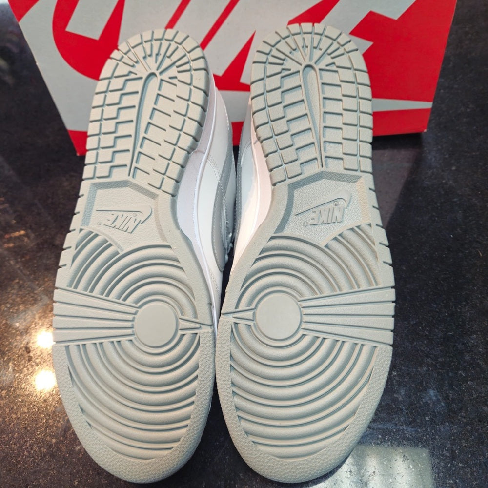 Summit White/Platinum Tint-White-Light Smoke Grey
Style Code: DV0831-106 sz 10