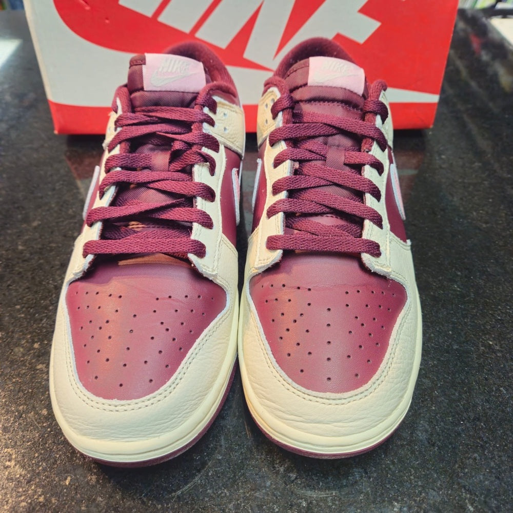 Nike Dunk Low Retro PRM 'Valentine's Day' (2023)
SKU: DR9705-100 sz 9.5