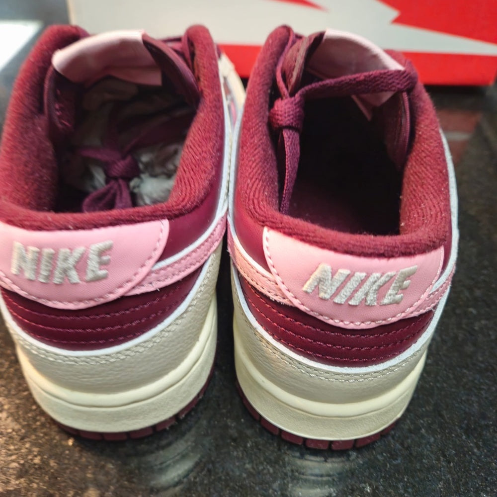 Nike Dunk Low Retro PRM 'Valentine's Day' (2023)
SKU: DR9705-100 sz 9.5