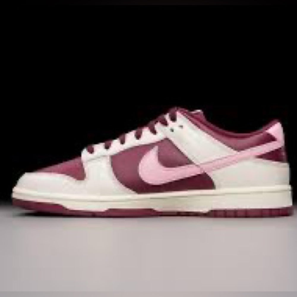 Nike Dunk Low Retro PRM 'Valentine's Day' (2023)
SKU: DR9705-100 sz 9.5
