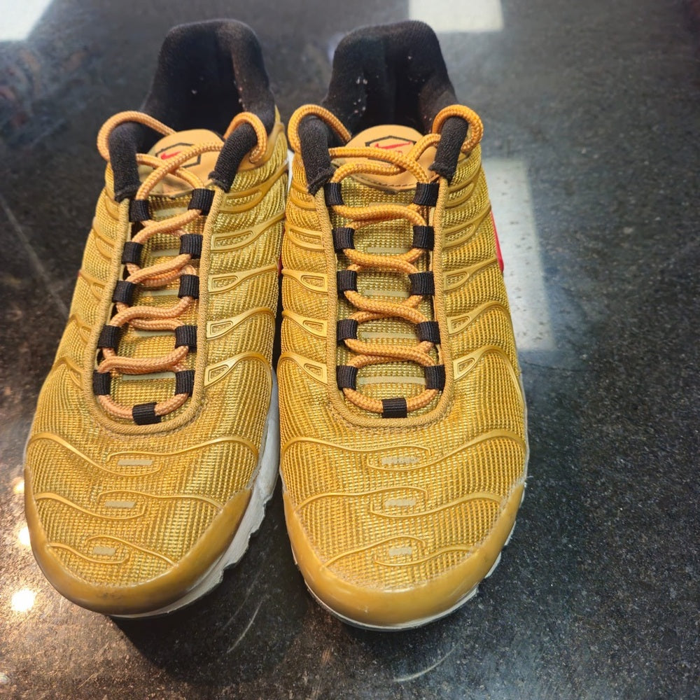 Sz 5.5y Wmns Air Max Plus QS 'Metallic Gold'