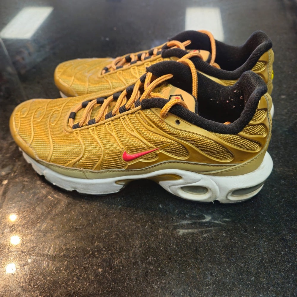Sz 5.5y Wmns Air Max Plus QS 'Metallic Gold'