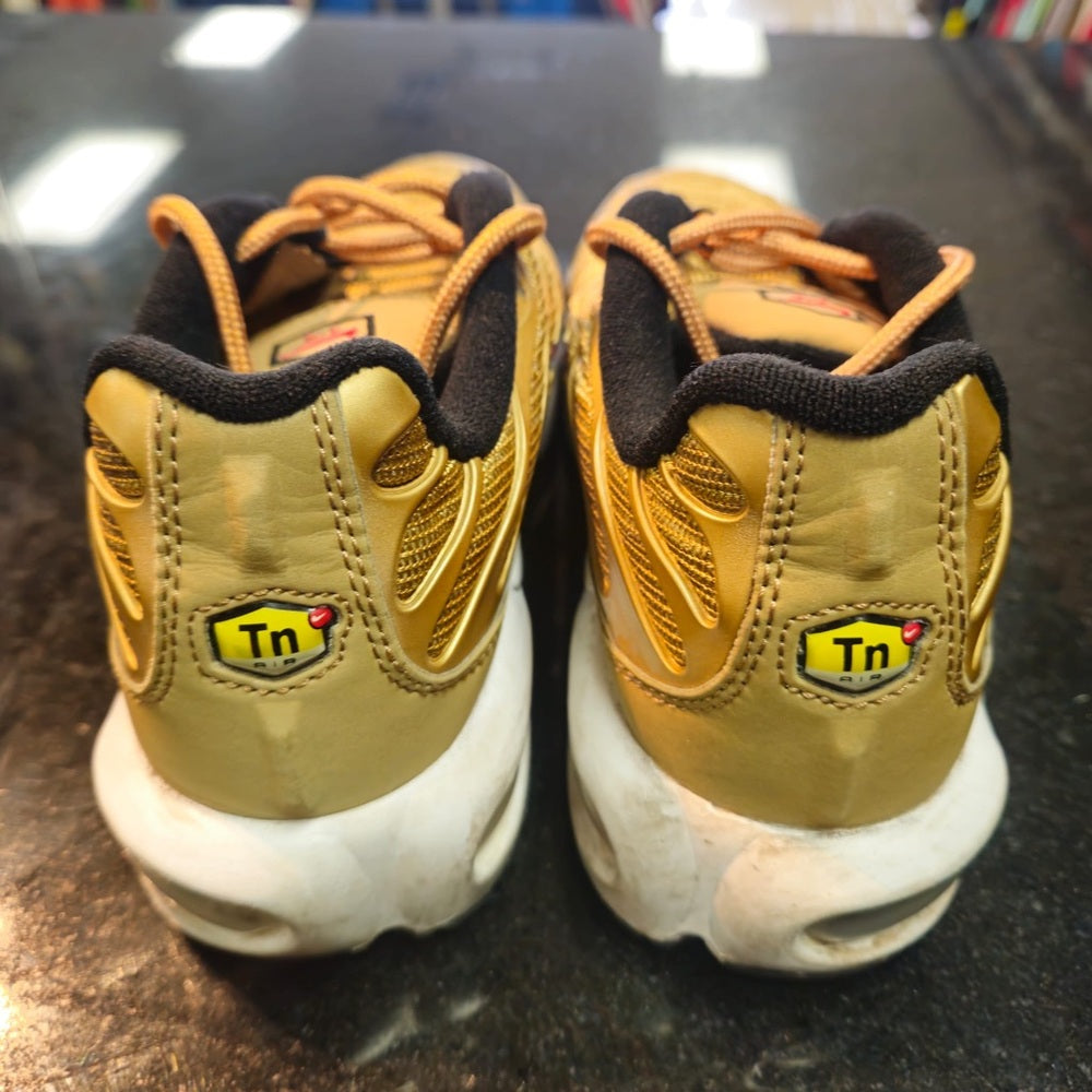 Sz 5.5y Wmns Air Max Plus QS 'Metallic Gold'