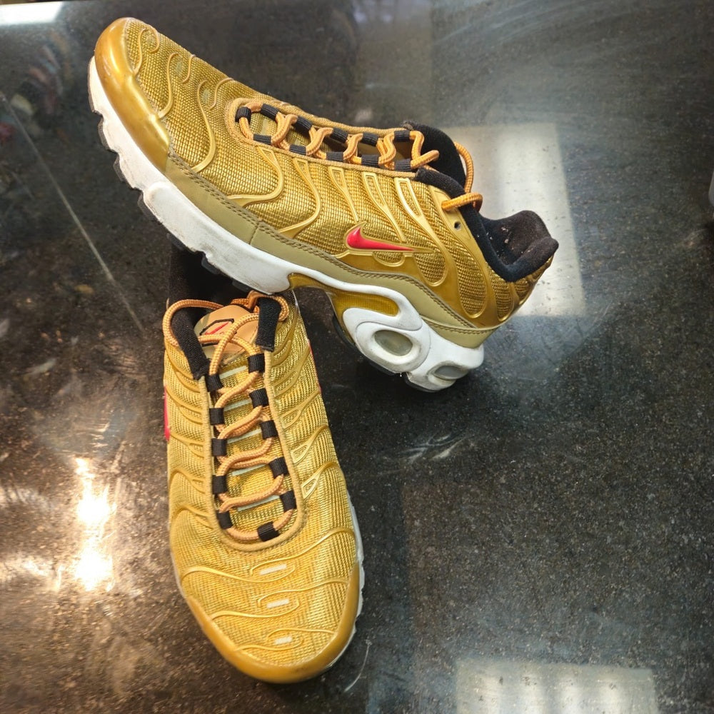 Sz 5.5y Wmns Air Max Plus QS 'Metallic Gold'