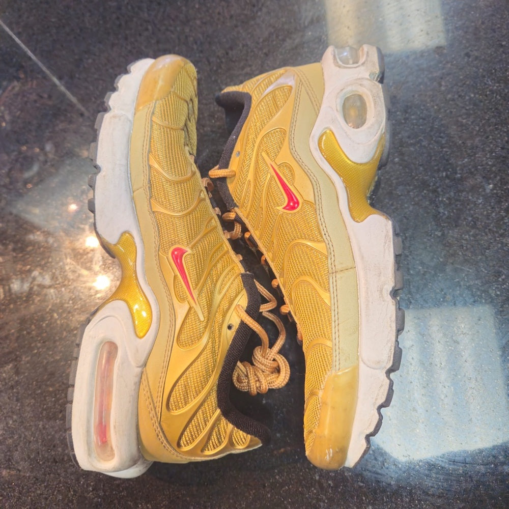 Sz 5.5y Wmns Air Max Plus QS 'Metallic Gold'