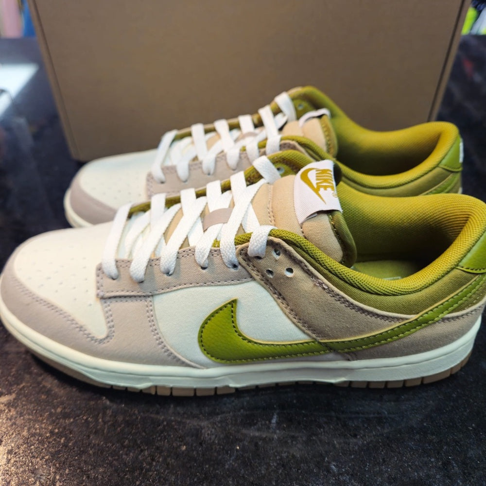 Sz Various Nike Beige Dunk Low Sneakers