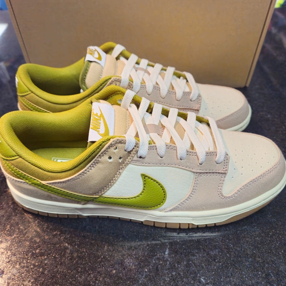 Sz Various Nike Beige Dunk Low Sneakers