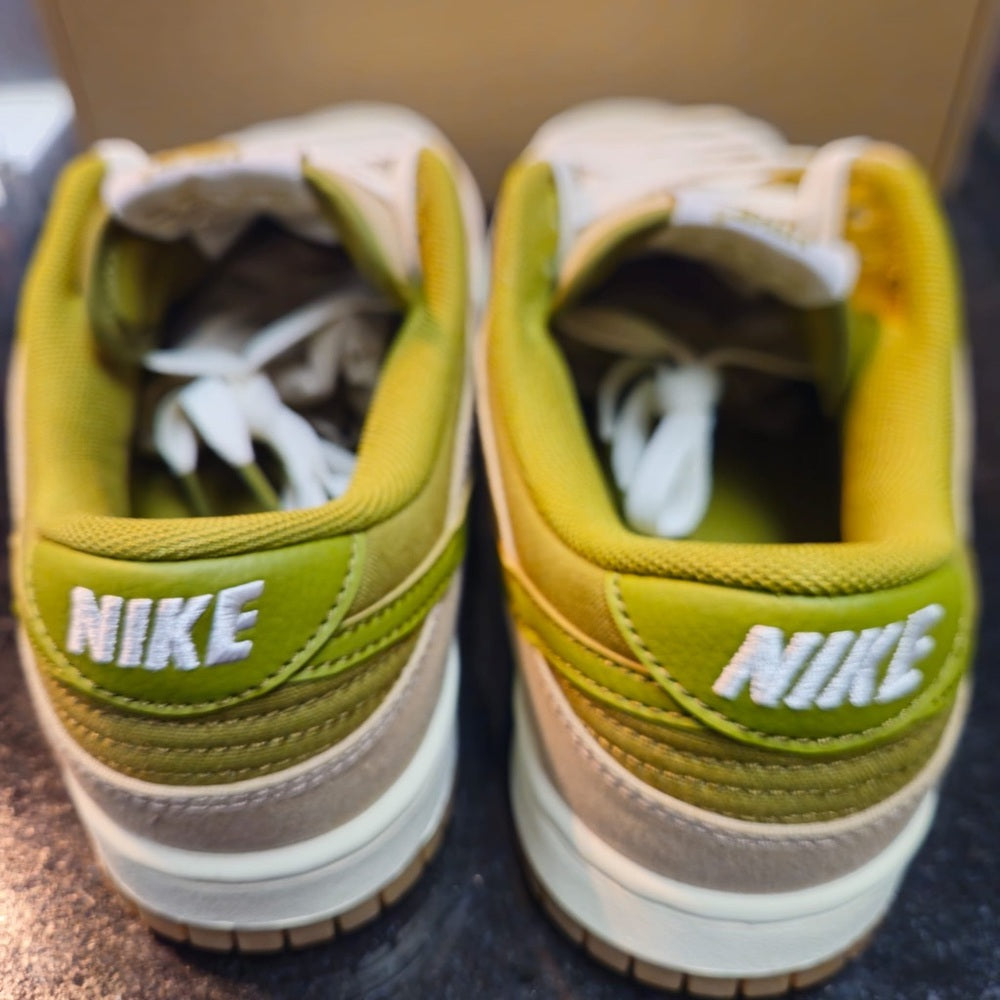 Sz Various Nike Beige Dunk Low Sneakers