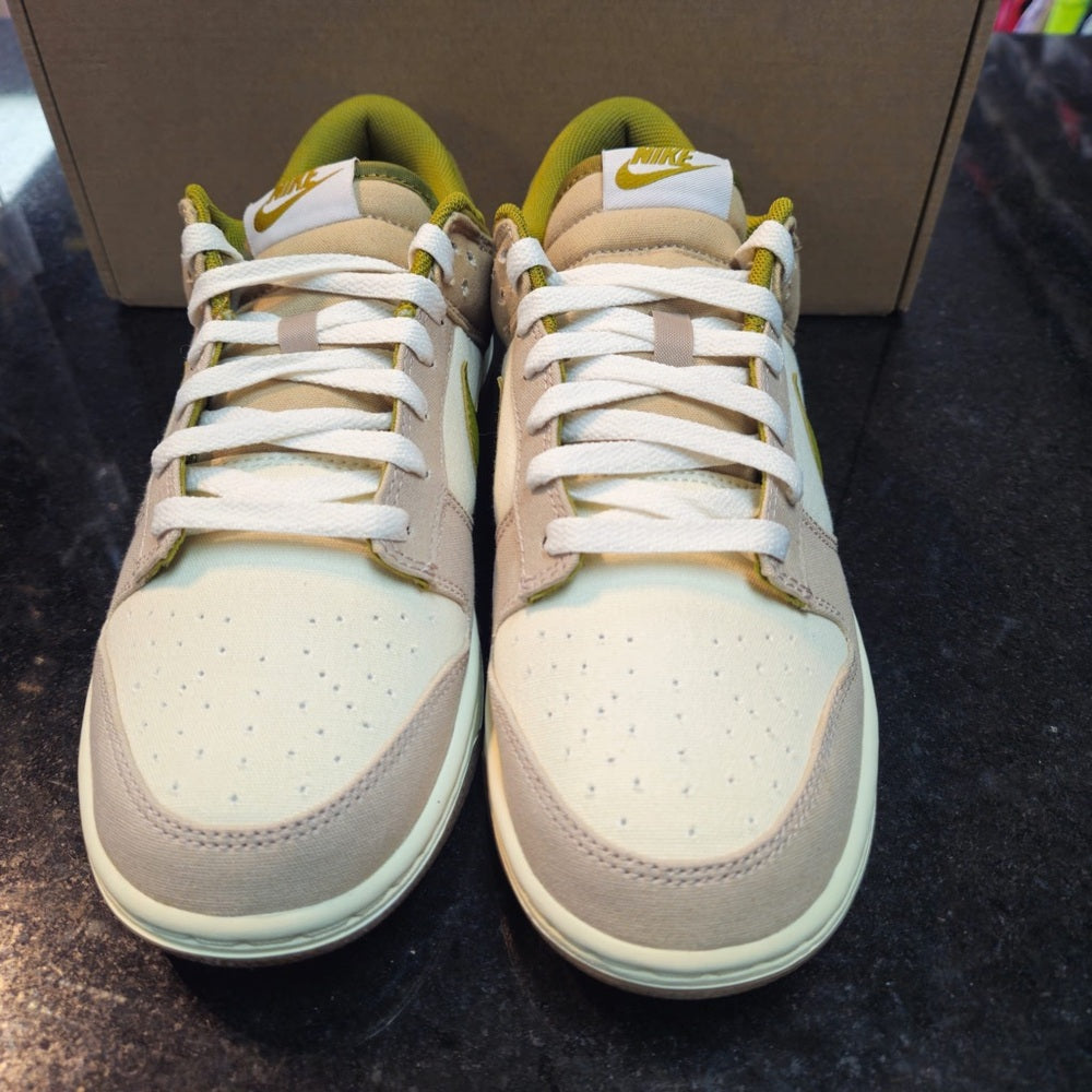 Sz Various Nike Beige Dunk Low Sneakers