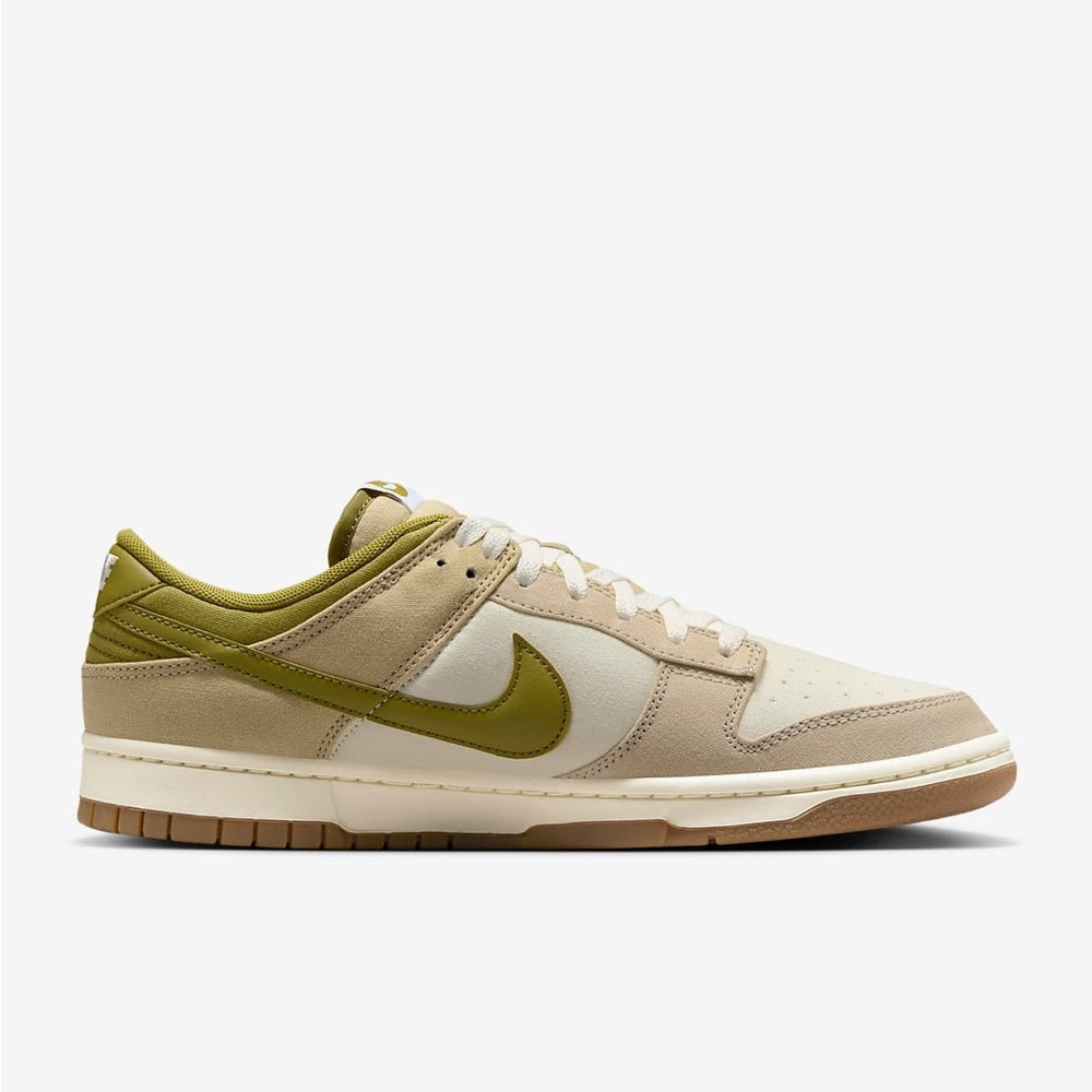 Sz Various Nike Beige Dunk Low Sneakers
