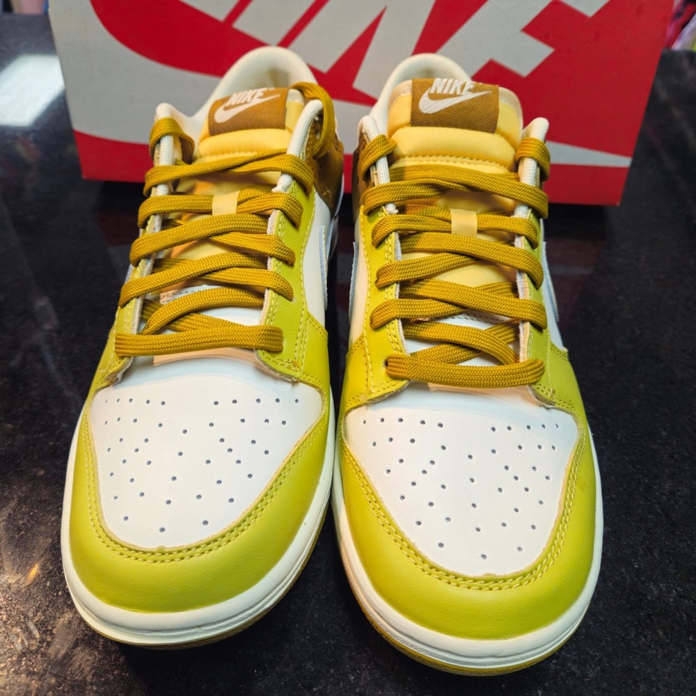 Sz various retro dunk lows gold & white Nwb