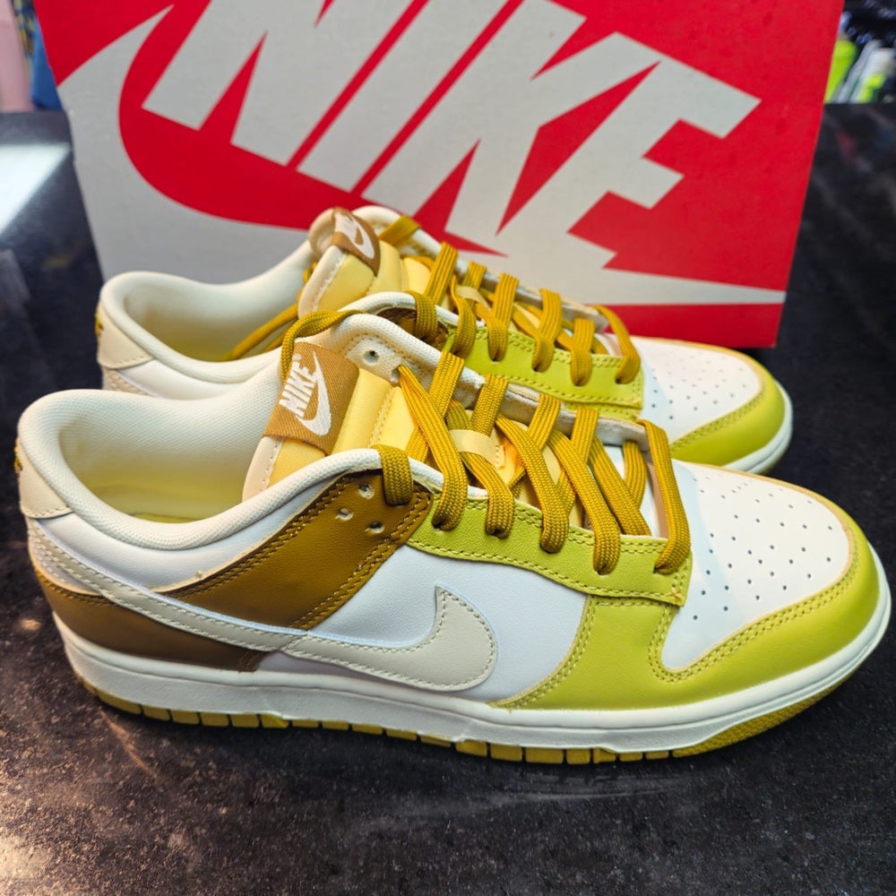 Sz various retro dunk lows gold & white Nwb