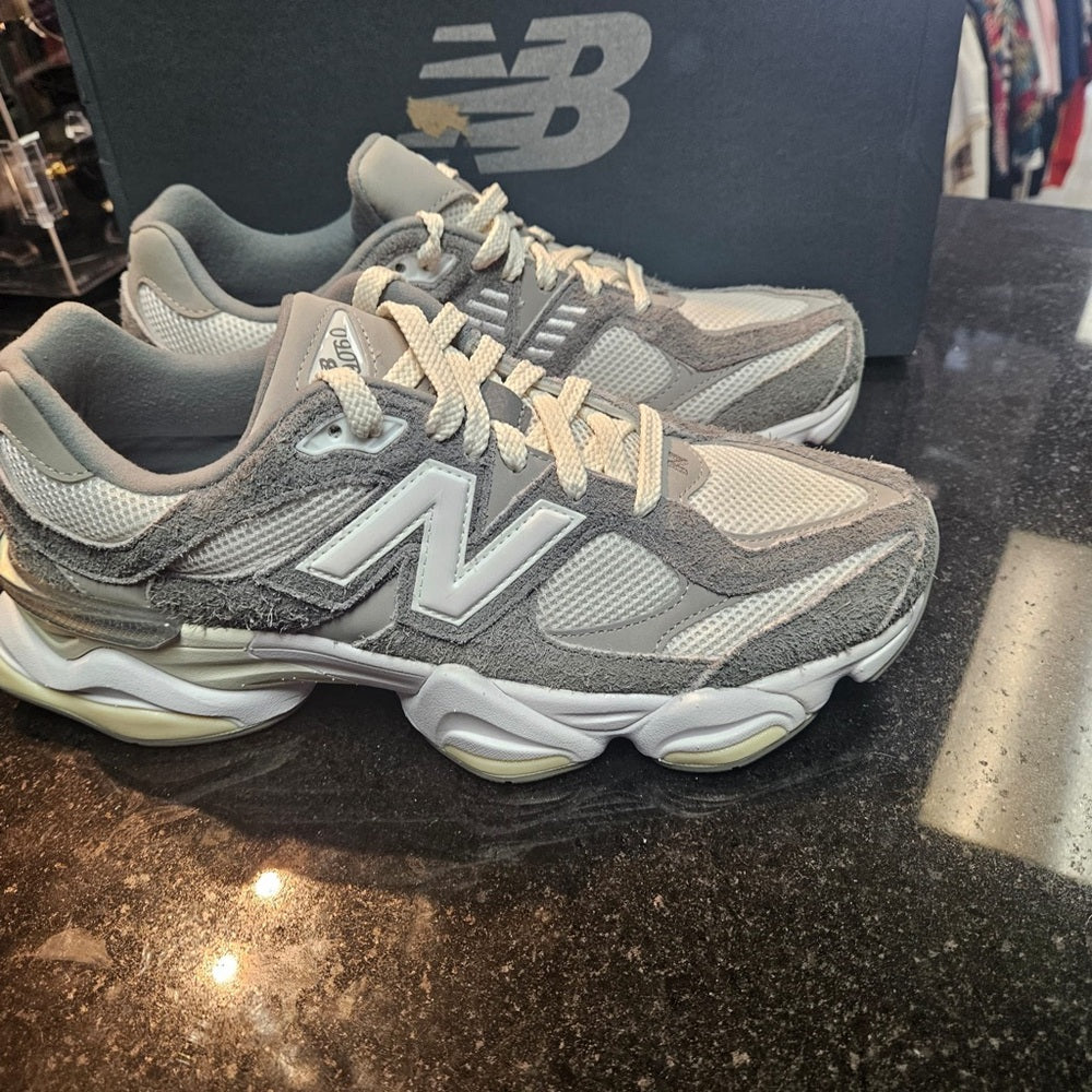 NEW BALANCE 9060 sz 10.5 gray