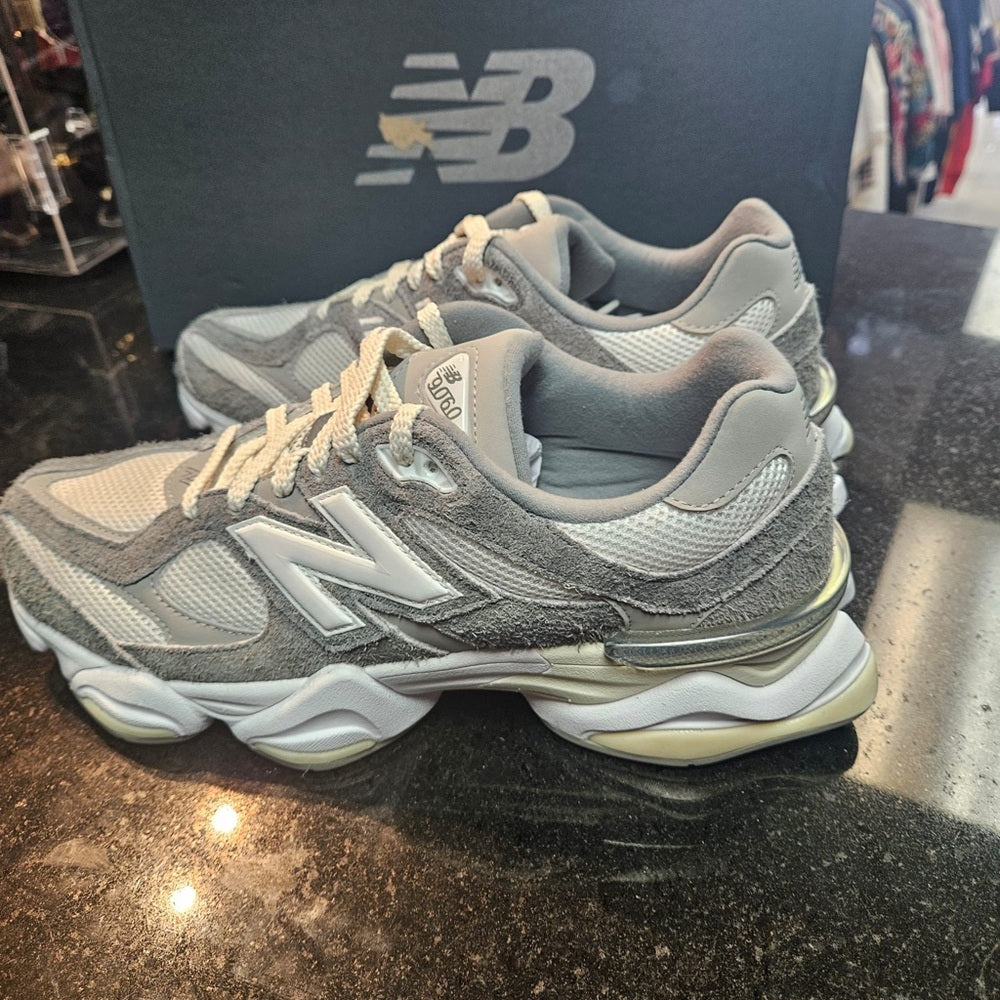NEW BALANCE 9060 sz 10.5 gray