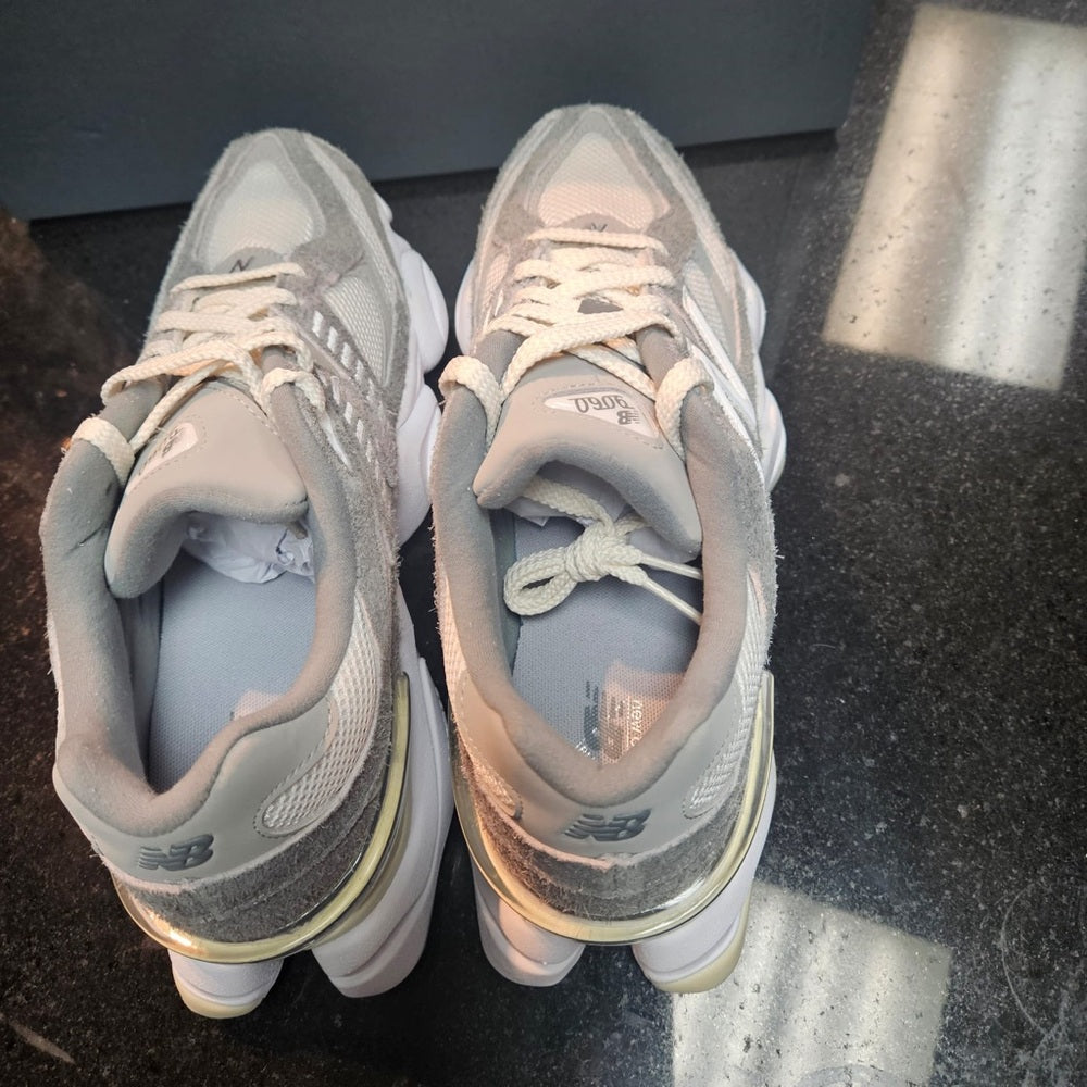 NEW BALANCE 9060 sz 10.5 gray