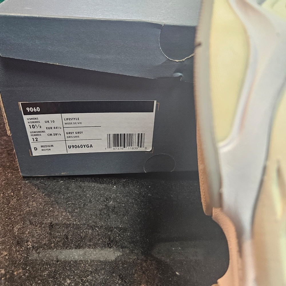 NEW BALANCE 9060 sz 10.5 gray