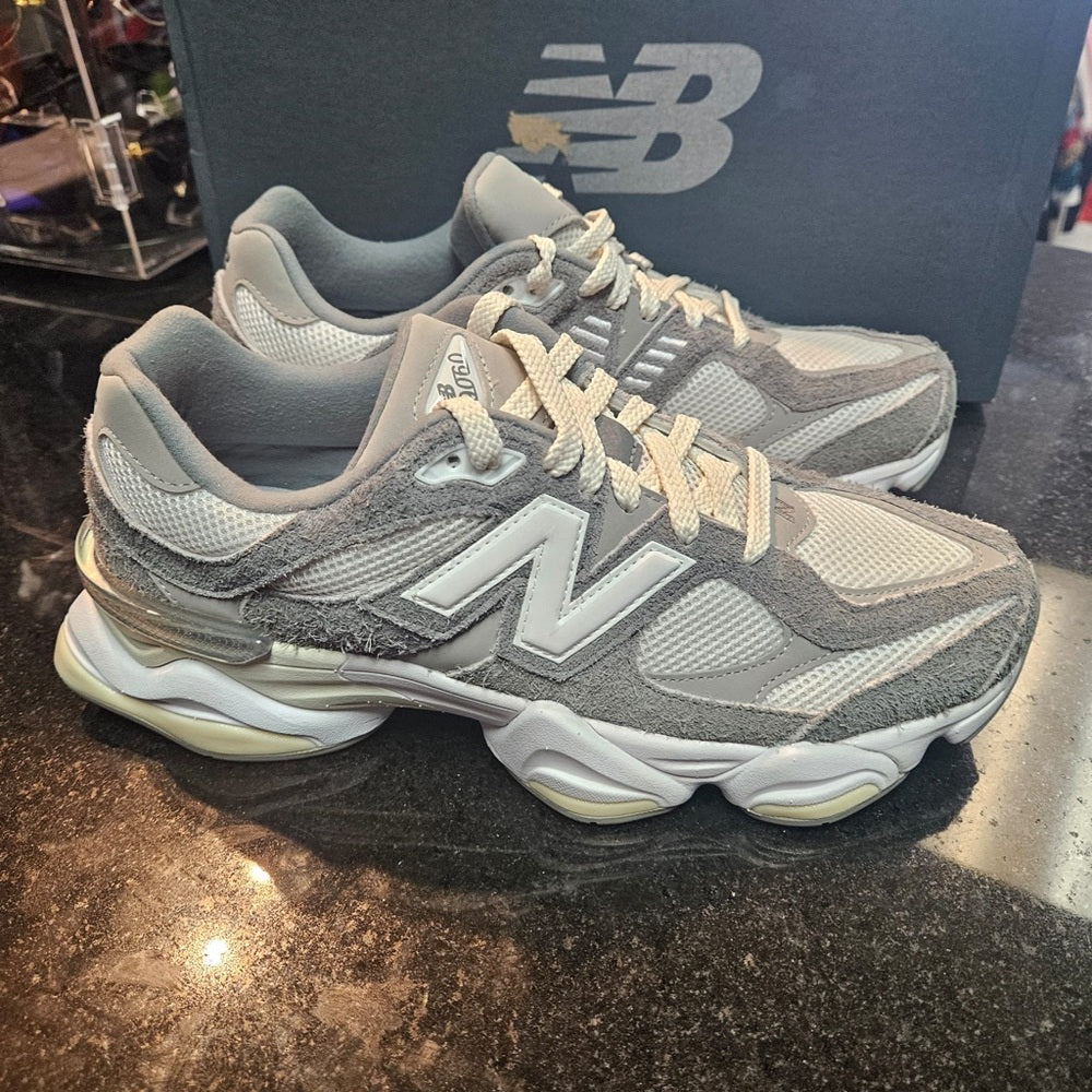 NEW BALANCE 9060 sz 10.5 gray