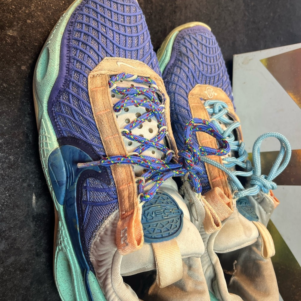 Nike Cosmic Unity Size 10 Blue/teal/light