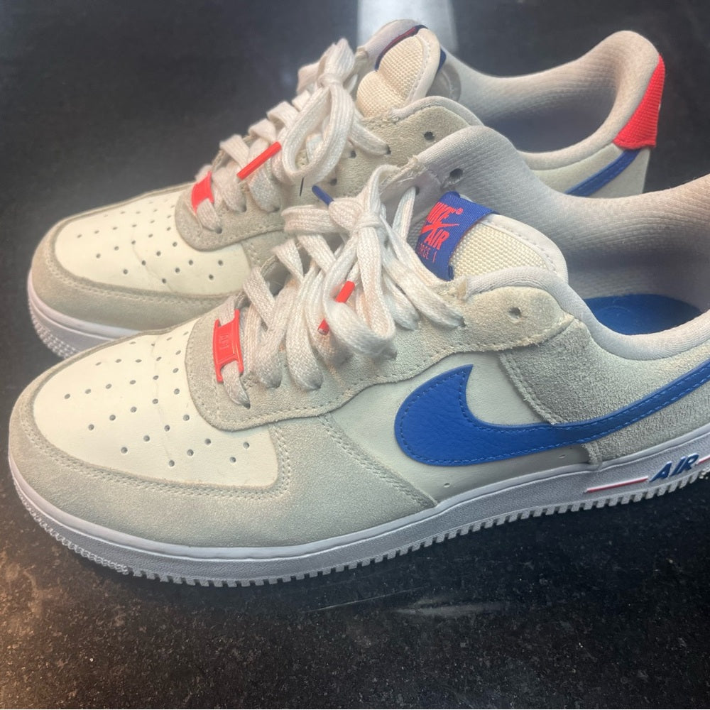 Sz 10 Nike Air Force 1 Low '07 LV8 coco milk & royal blue