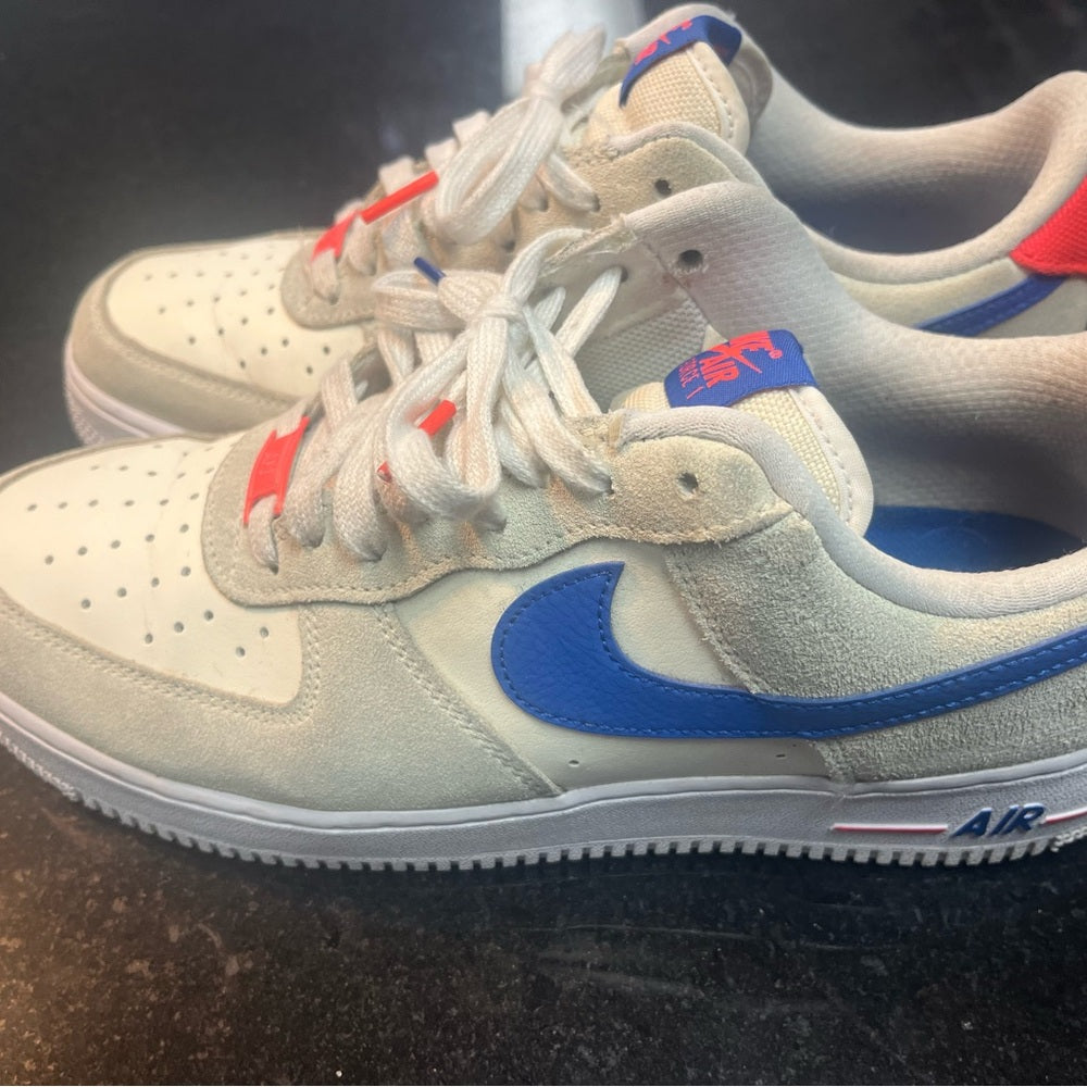 Sz 10 Nike Air Force 1 Low '07 LV8 coco milk & royal blue