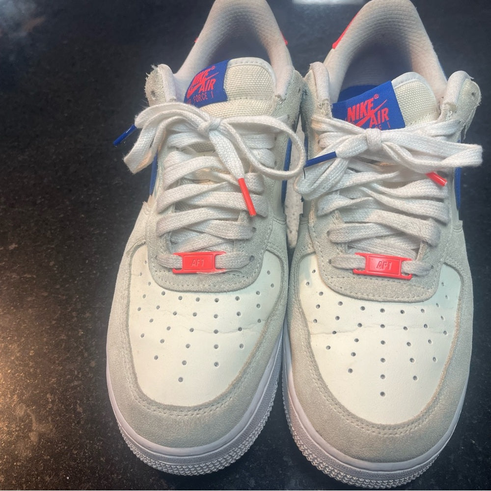 Sz 10 Nike Air Force 1 Low '07 LV8 coco milk & royal blue