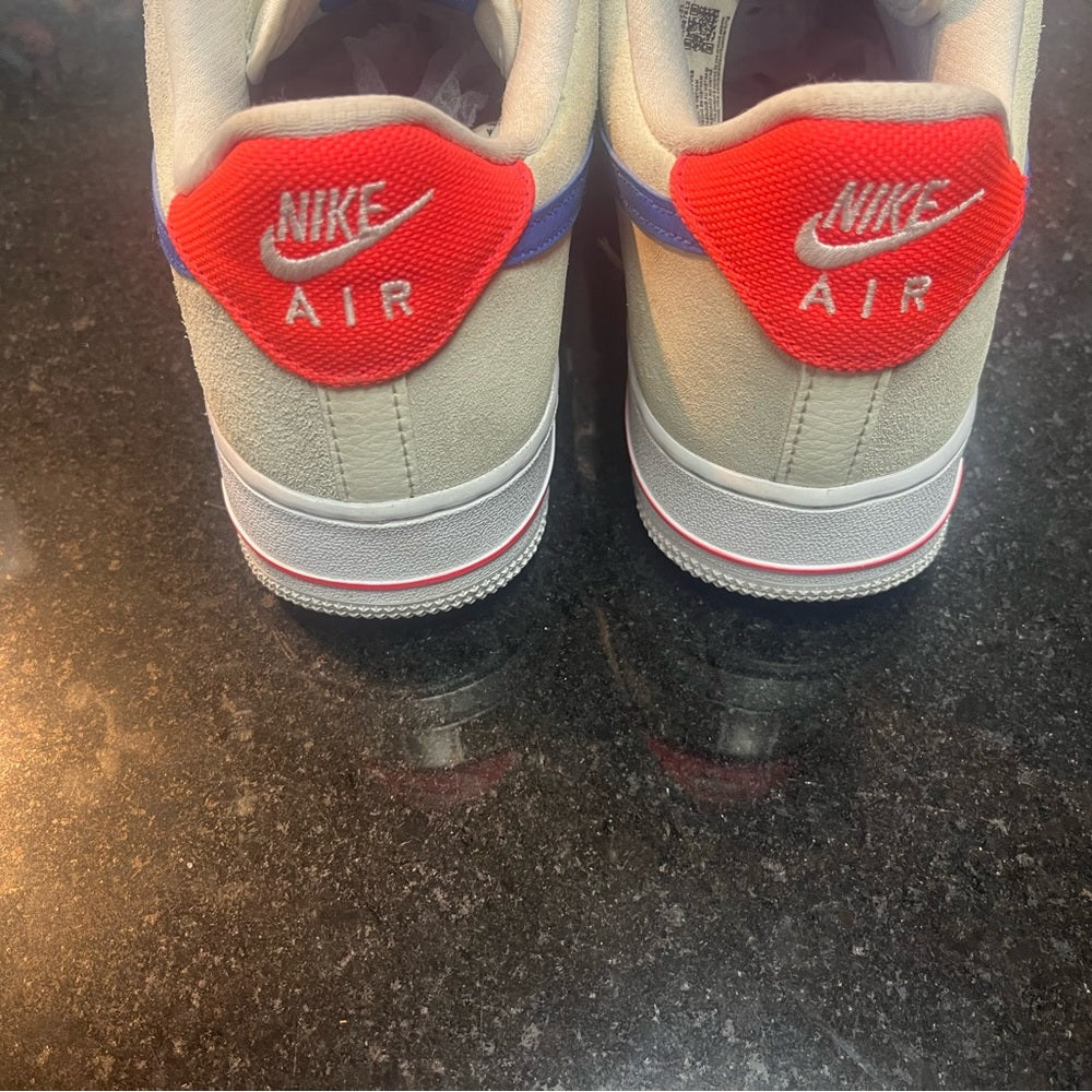 Sz 10 Nike Air Force 1 Low '07 LV8 coco milk & royal blue