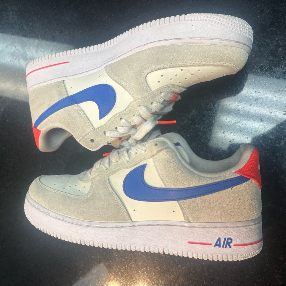 Sz 10 Nike Air Force 1 Low '07 LV8 coco milk & royal blue