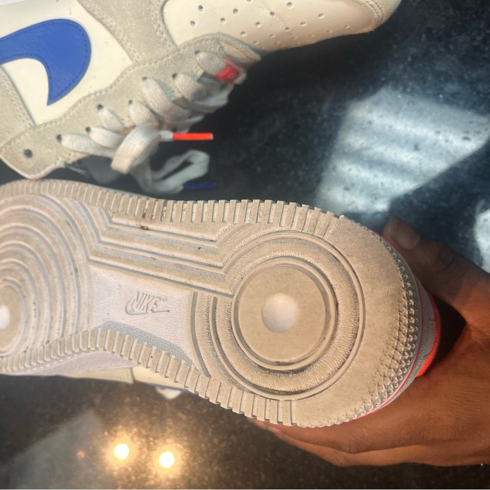 Sz 10 Nike Air Force 1 Low '07 LV8 coco milk & royal blue