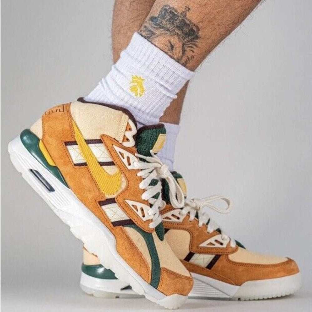 Nike air trainers Sz 8 muti colors